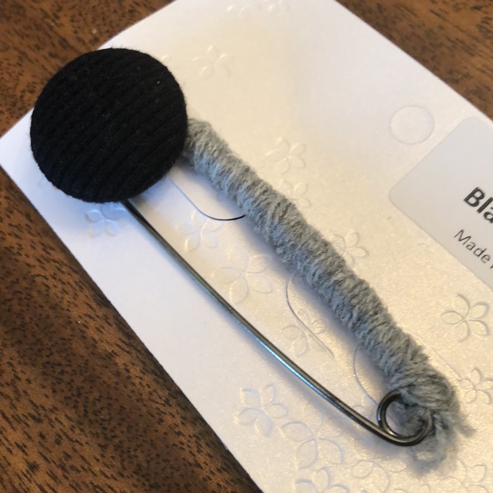 NWT Black and Grey Wool Scarf Pin